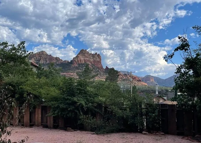 Spacious Home-walk To Uptown-views-hottub-gameroom Holiday home *