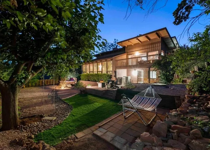 Spacious Home-walk To Uptown-views-hottub-gameroom
