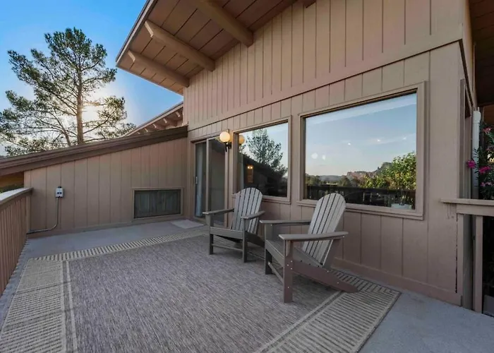Holiday home Spacious Home-walk To Uptown-views-hottub-gameroom