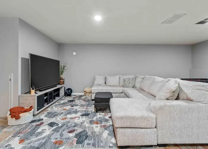 Spacious Home-walk To Uptown-views-hottub-gameroom Sedona