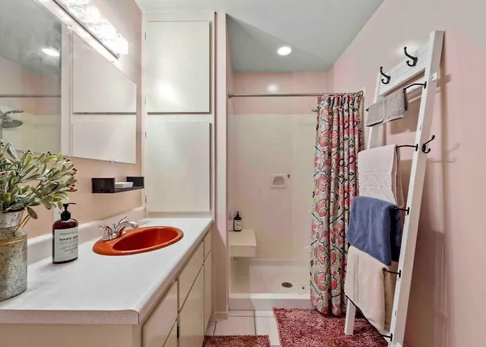 Holiday home Spacious Home-walk To Uptown-views-hottub-gameroom Sedona