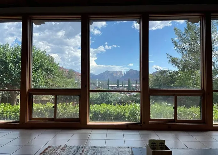 Spacious Home-walk To Uptown-views-hottub-gameroom