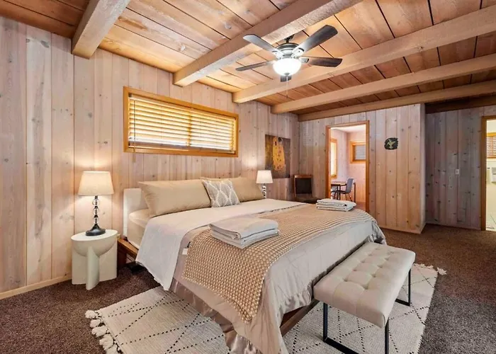 Spacious Home-walk To Uptown-views-hottub-gameroom Sedona