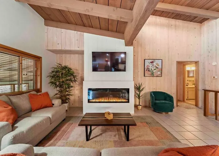 Holiday home Spacious Home-walk To Uptown-views-hottub-gameroom Sedona