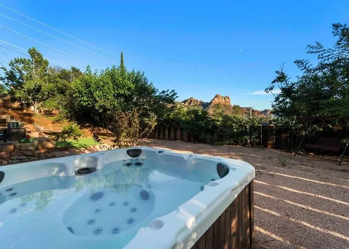 Holiday home Spacious Home-walk To Uptown-views-hottub-gameroom